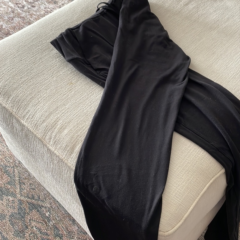 Lululemon women’s black joggers size 6